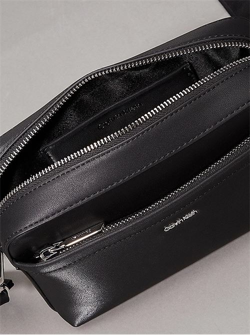 CK MUST CONVERTIBLE CAMERA BAG CALVIN KLEIN | K60K612901/BEH